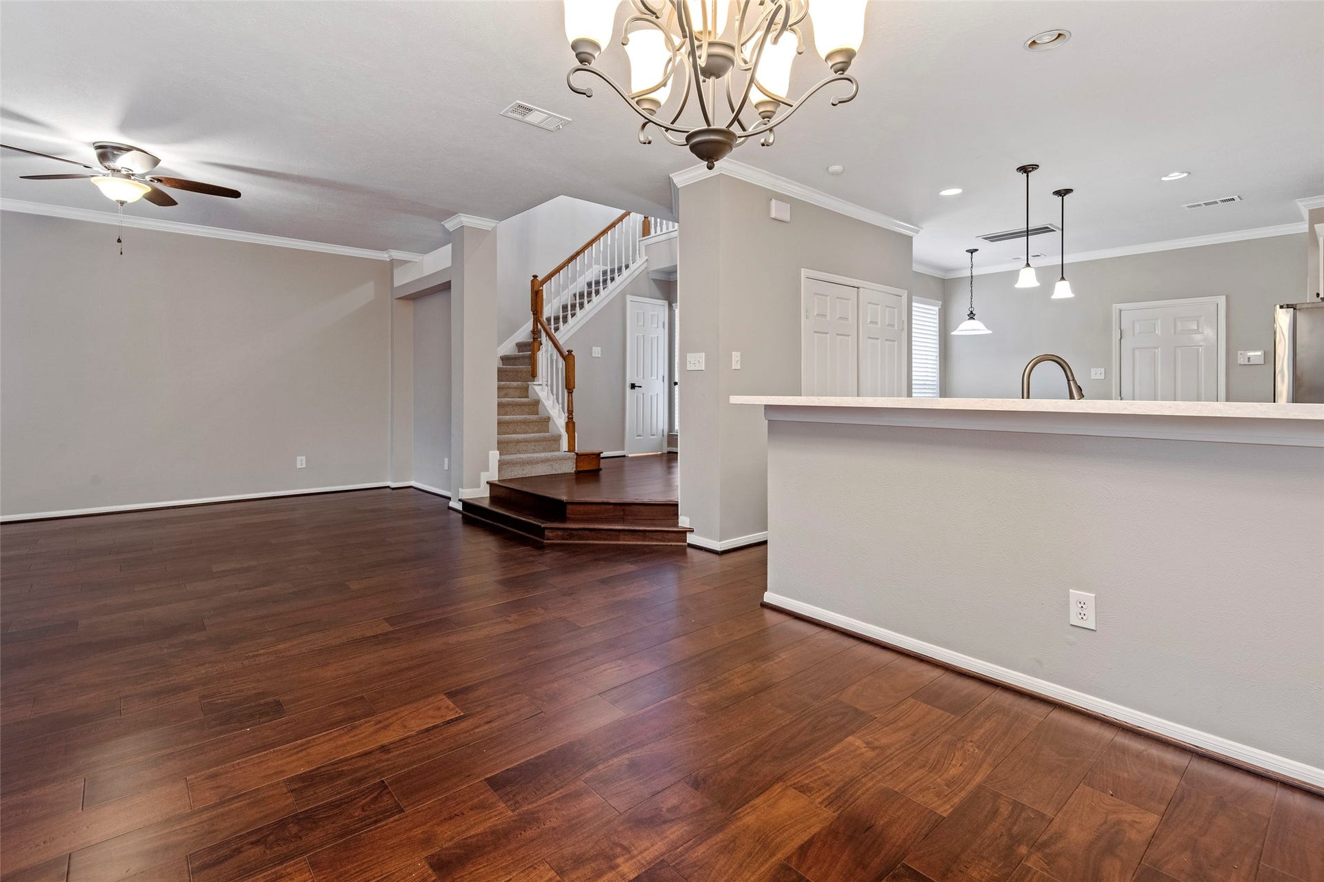 107 S Spiral Vine Circle, The Woodlands, TX 77381 107 S Spiral Vine Circle, The Woodlands, TX 77381