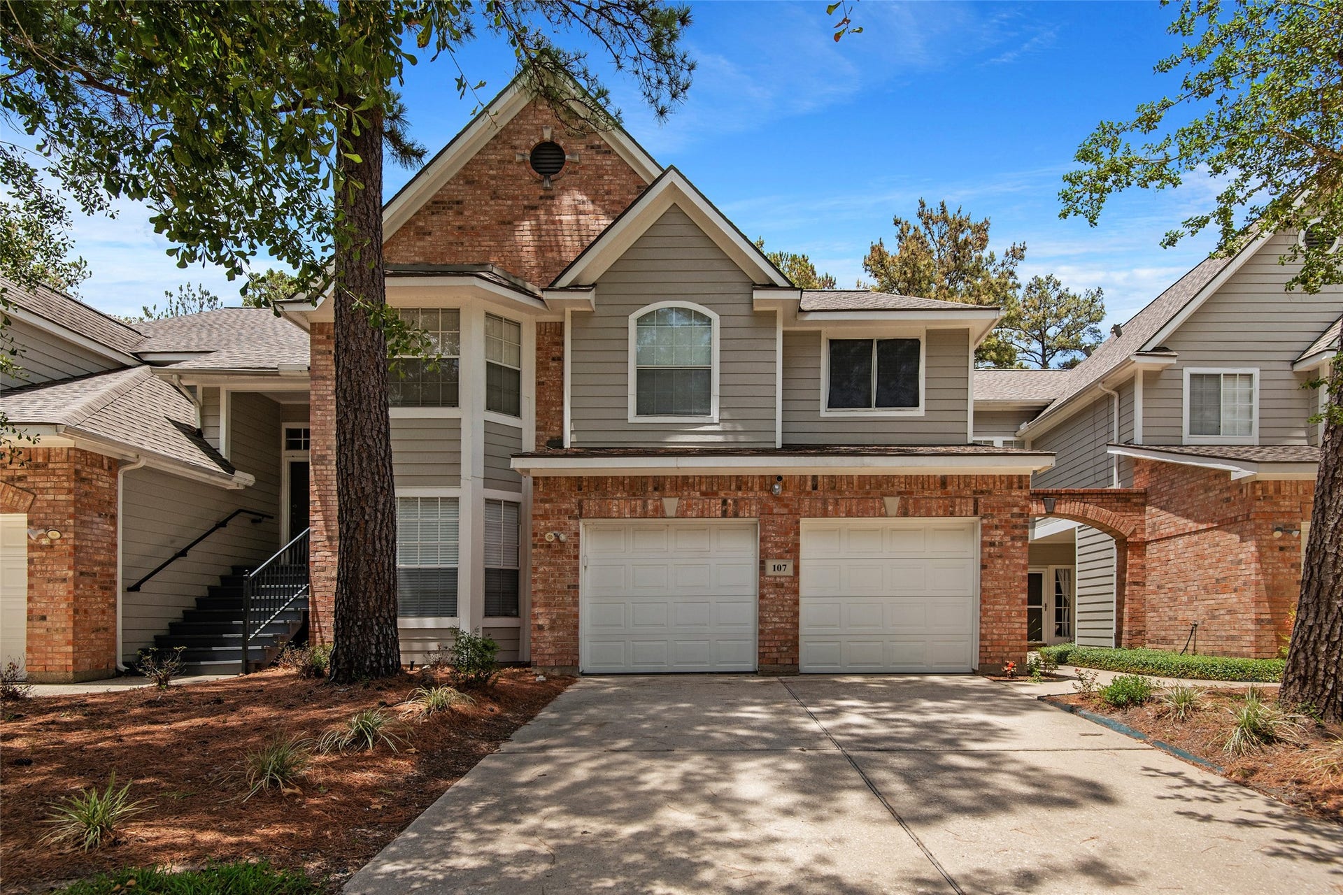 107 S Spiral Vine Circle, The Woodlands, TX 77381 107 S Spiral Vine Circle, The Woodlands, TX 77381