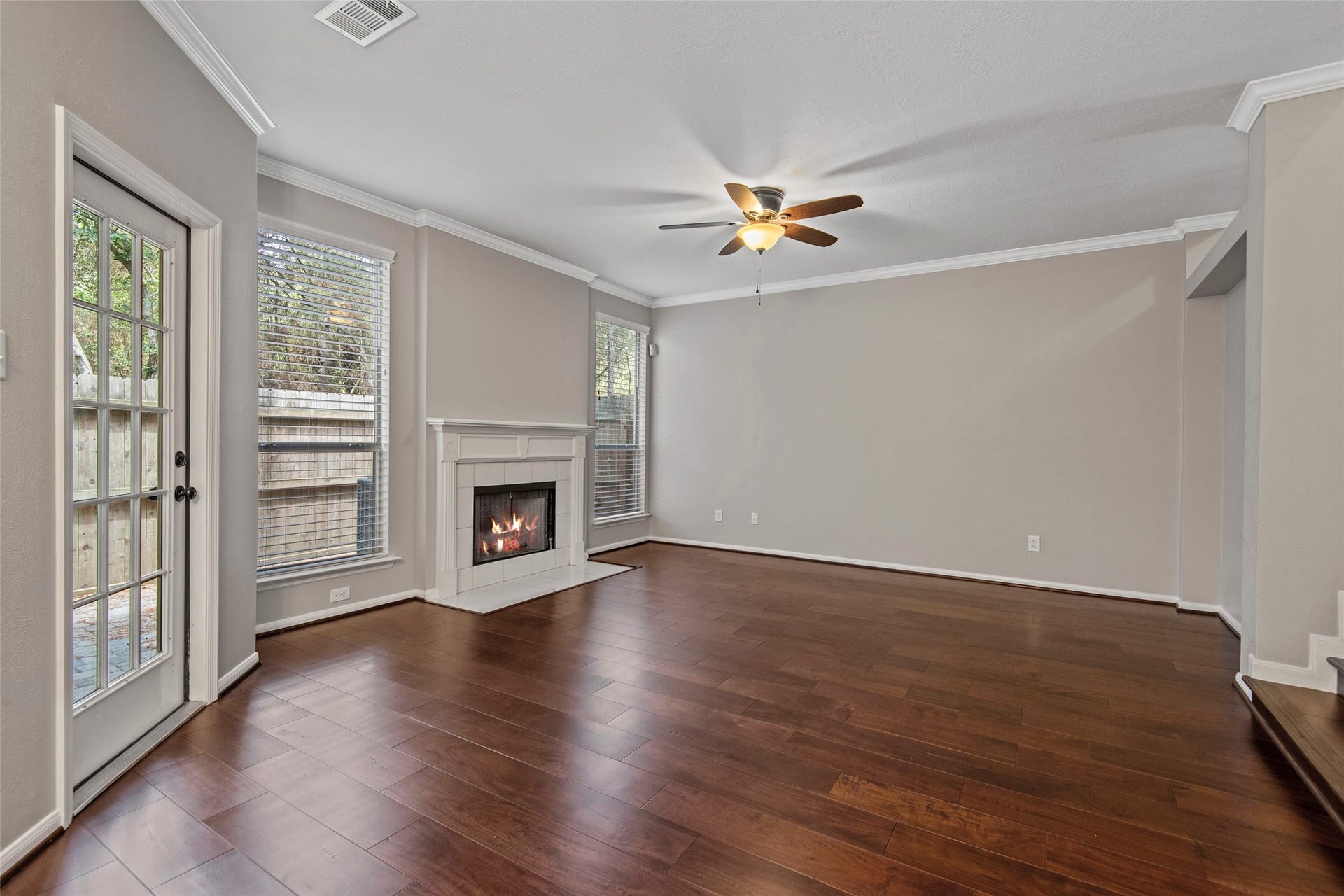 107 S Spiral Vine Circle, The Woodlands, TX 77381 107 S Spiral Vine Circle, The Woodlands, TX 77381