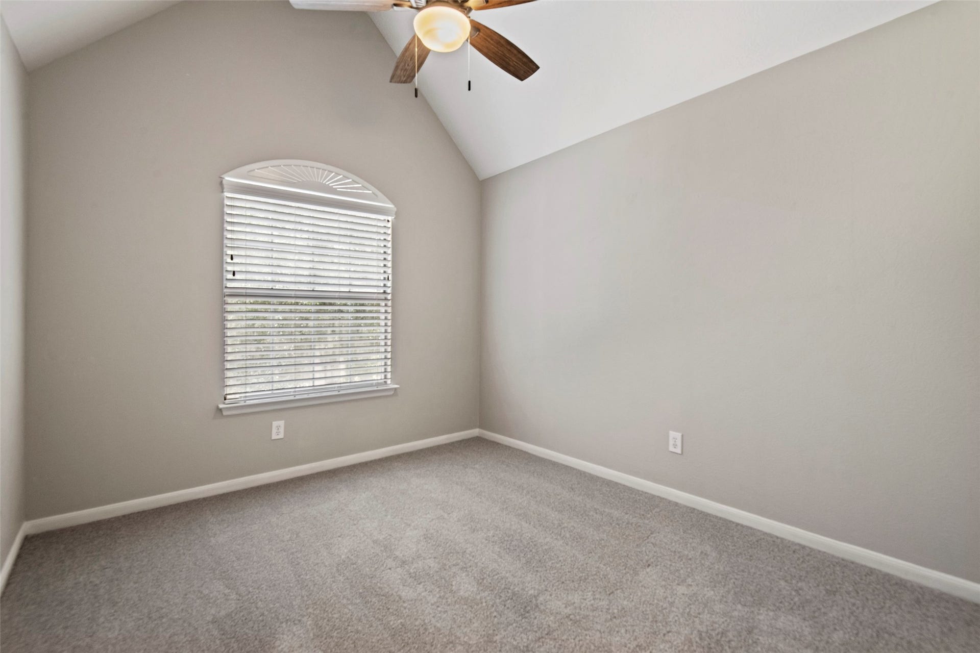 107 S Spiral Vine Circle, The Woodlands, TX 77381 107 S Spiral Vine Circle, The Woodlands, TX 77381