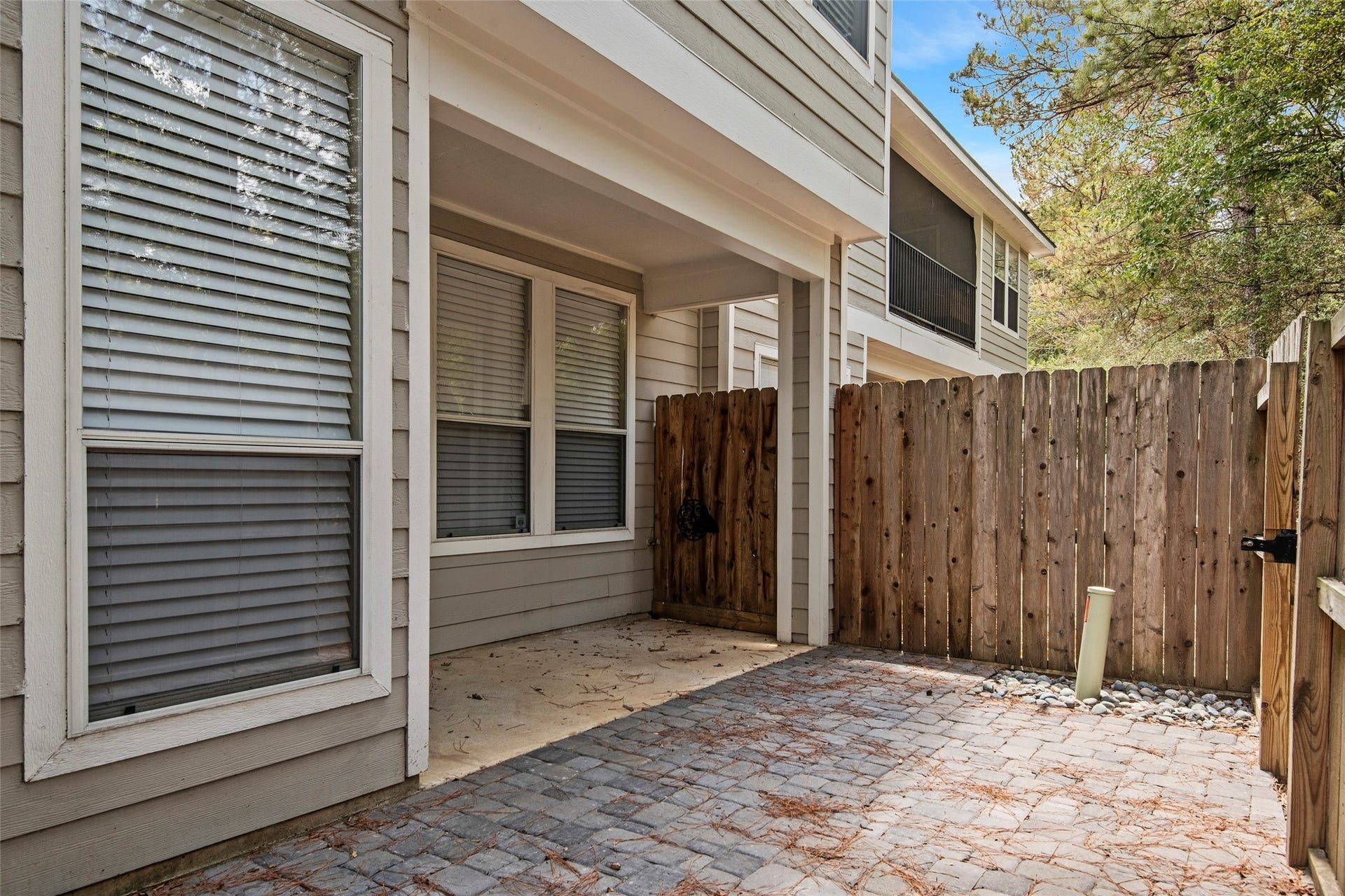107 S Spiral Vine Circle, The Woodlands, TX 77381 107 S Spiral Vine Circle, The Woodlands, TX 77381