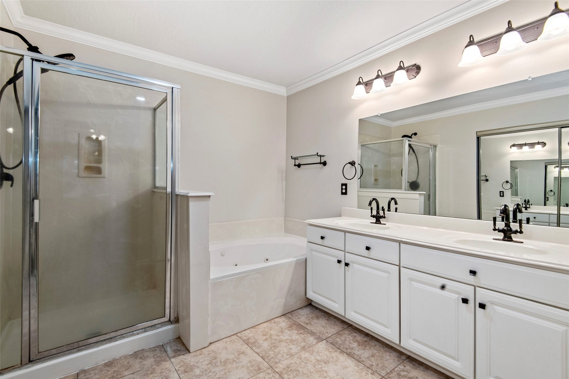 107 S Spiral Vine Circle, The Woodlands, TX 77381 107 S Spiral Vine Circle, The Woodlands, TX 77381