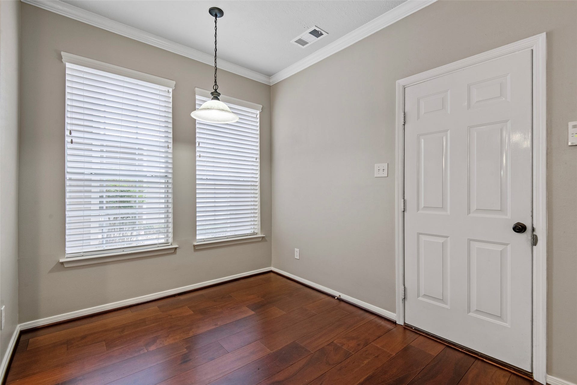 107 S Spiral Vine Circle, The Woodlands, TX 77381 107 S Spiral Vine Circle, The Woodlands, TX 77381
