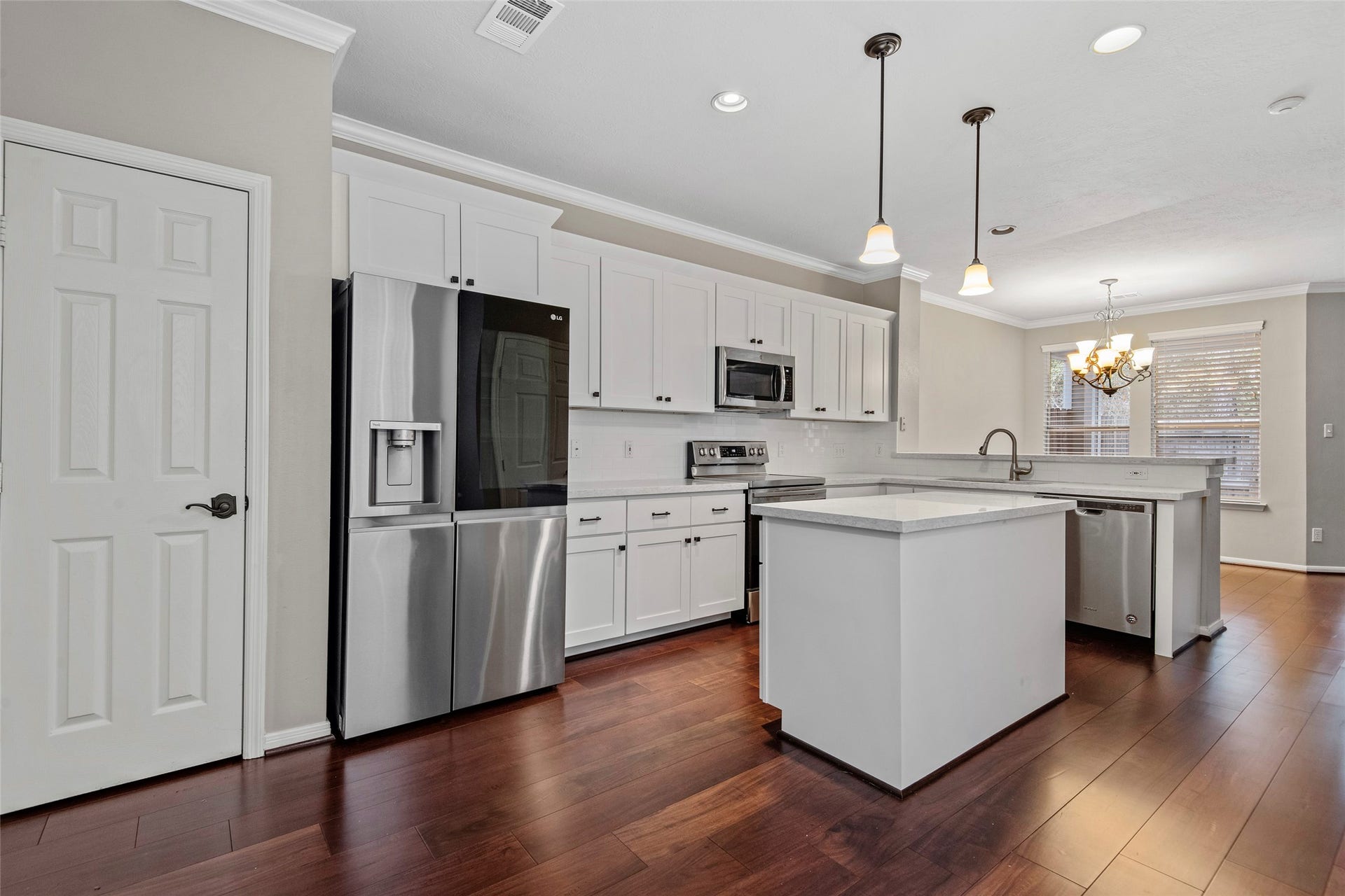 107 S Spiral Vine Circle, The Woodlands, TX 77381 107 S Spiral Vine Circle, The Woodlands, TX 77381