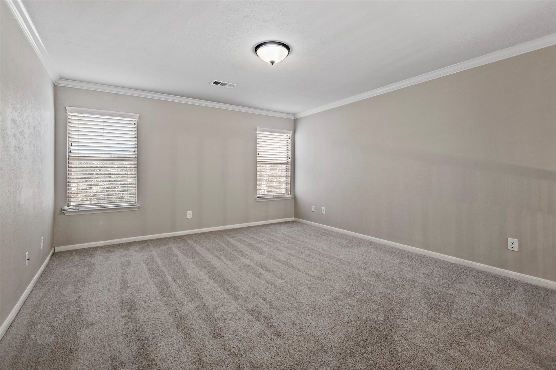 107 S Spiral Vine Circle, The Woodlands, TX 77381 107 S Spiral Vine Circle, The Woodlands, TX 77381