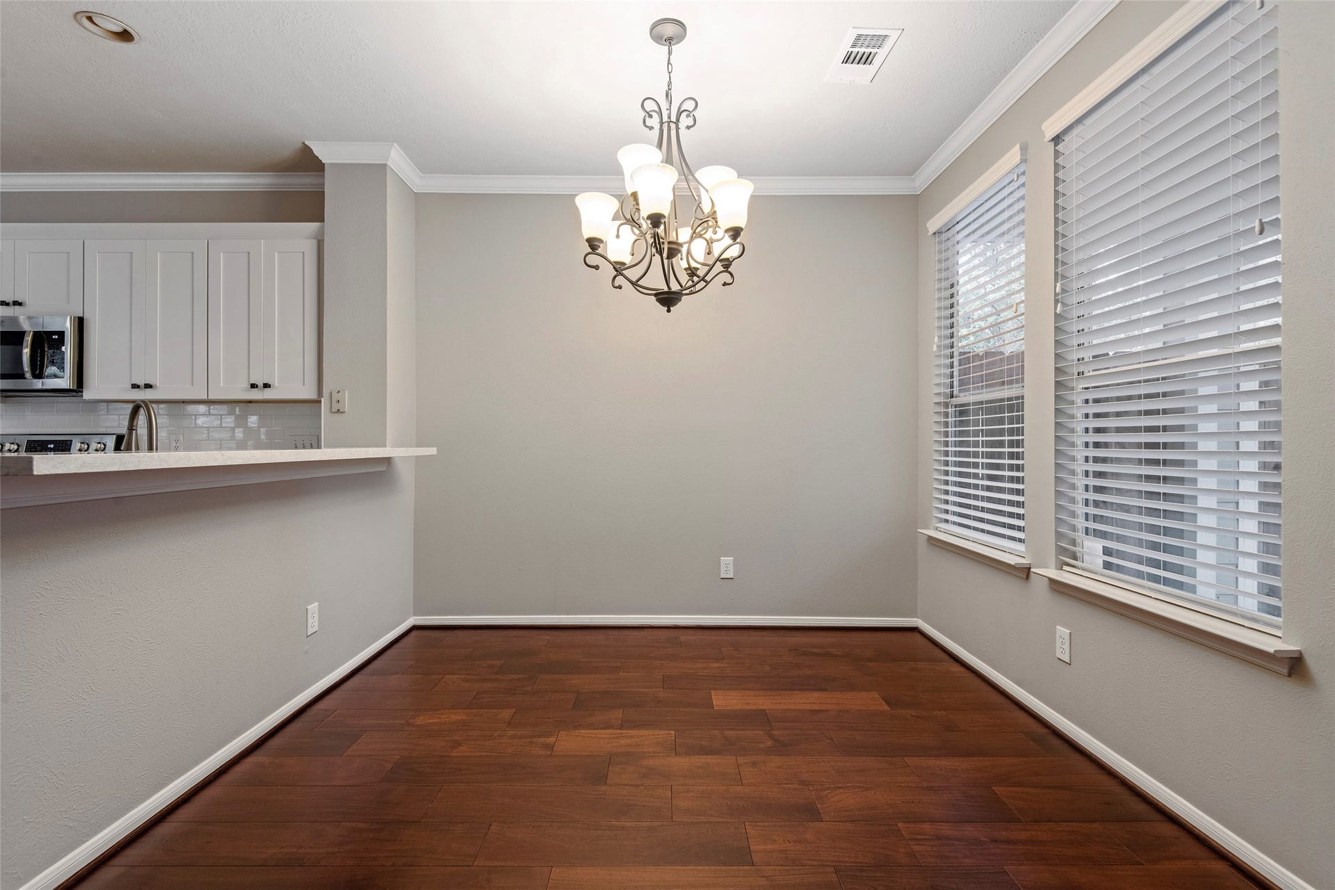 107 S Spiral Vine Circle, The Woodlands, TX 77381 107 S Spiral Vine Circle, The Woodlands, TX 77381