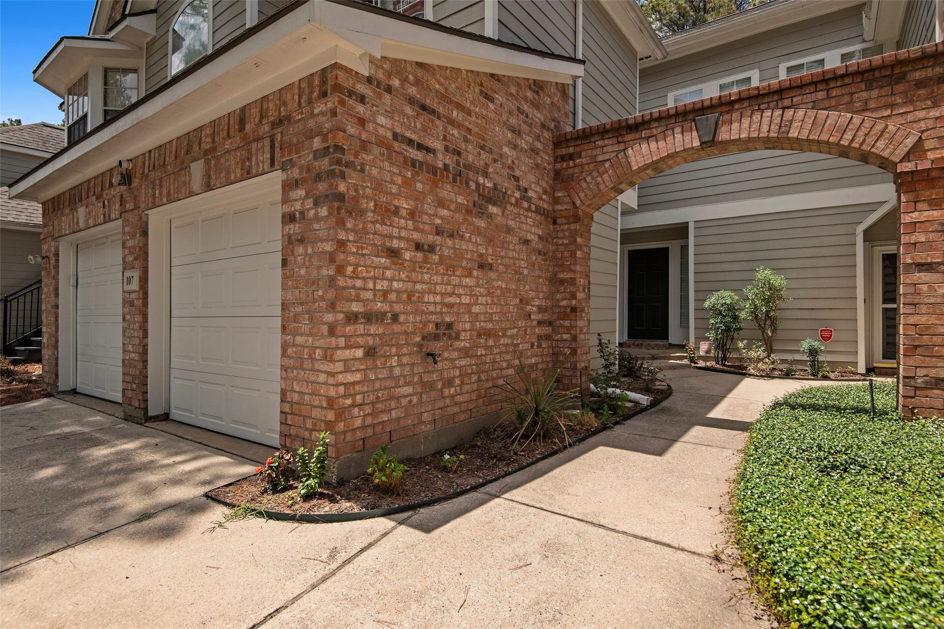 107 S Spiral Vine Circle, The Woodlands, TX 77381 107 S Spiral Vine Circle, The Woodlands, TX 77381