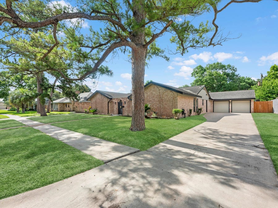 Property photo for 8511 De Moss Drive, Houston, TX