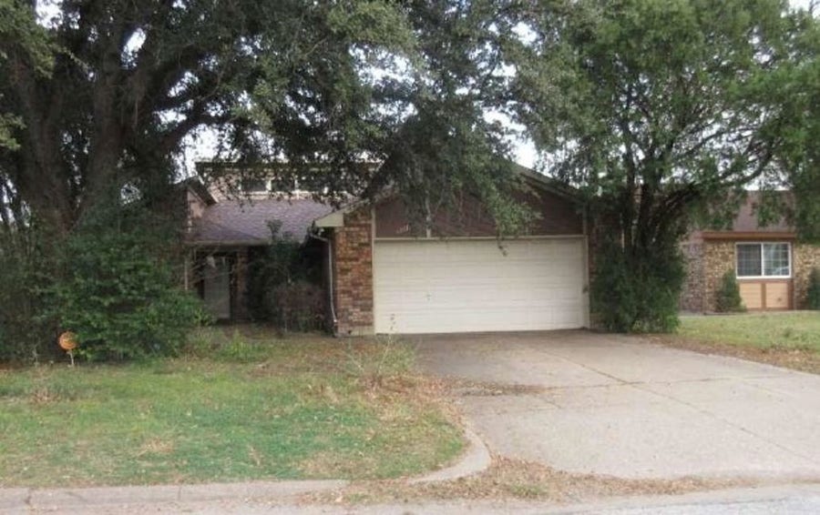 Property photo for 6301 Minuteman Lane, Arlington, TX
