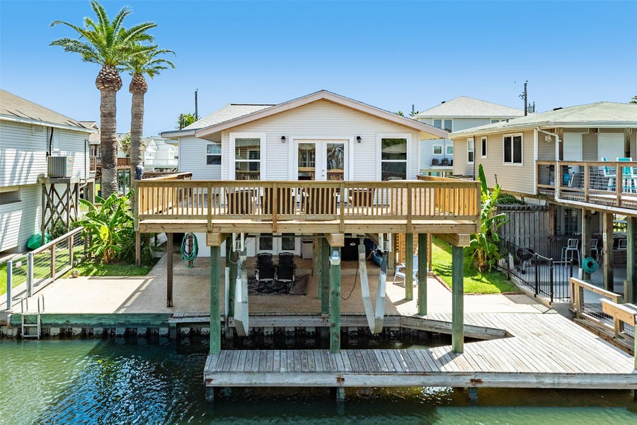 Property photo for 4421 Pelican Road, Jamaica Beach, TX