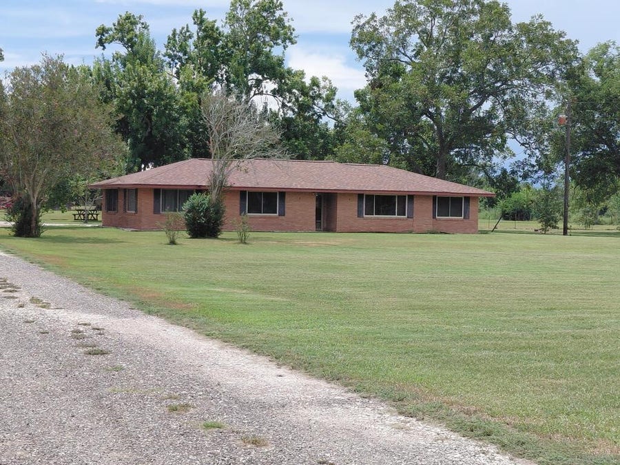 Property photo for 613 County Road 706, Angleton, TX
