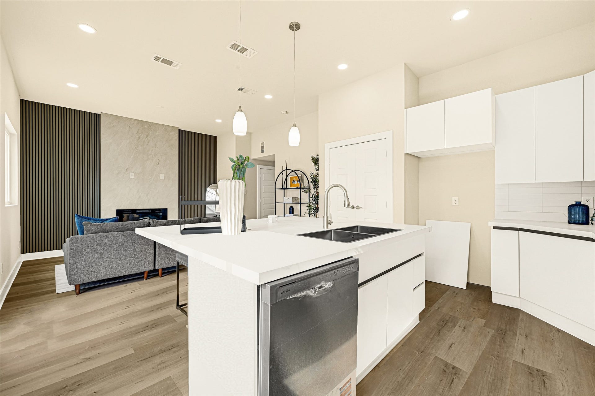 708 Savonna, Houston, TX 77076