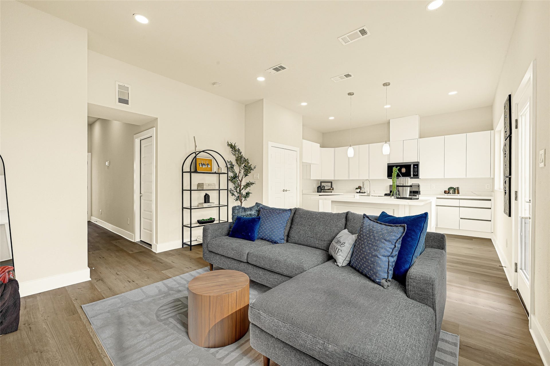 708 Savonna, Houston, TX 77076