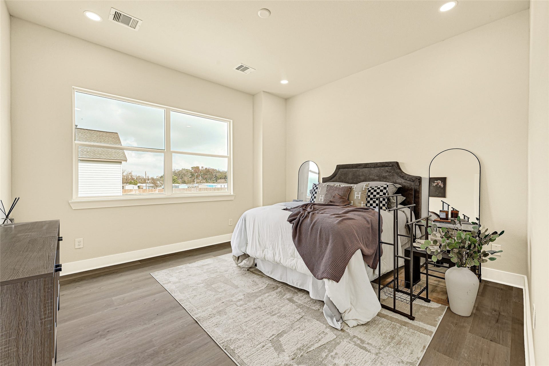 708 Savonna, Houston, TX 77076