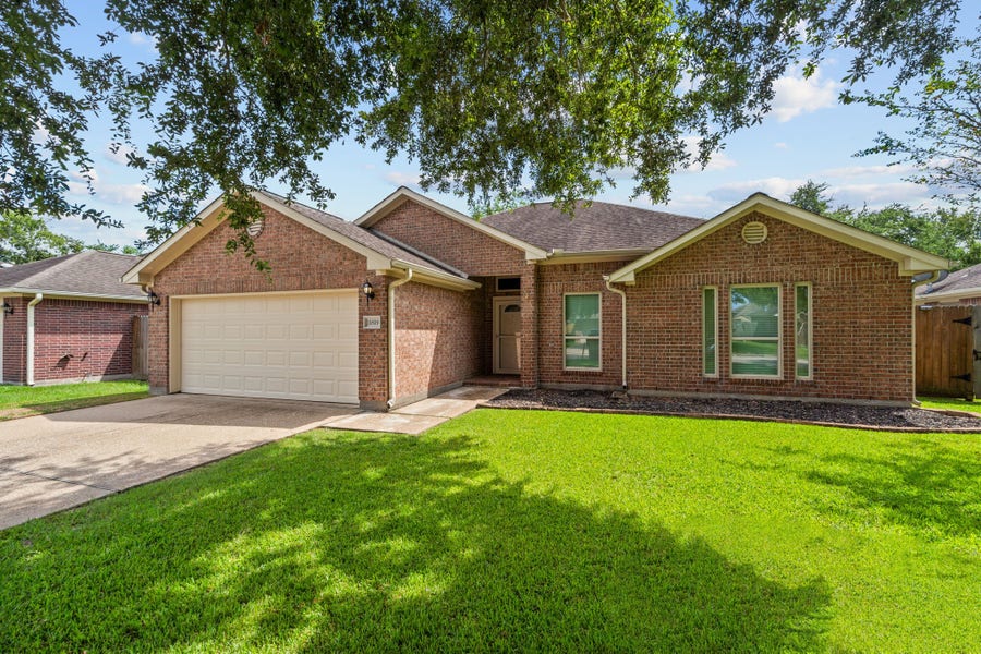 Property photo for 11819 Santa Fe Trail, Santa Fe, TX