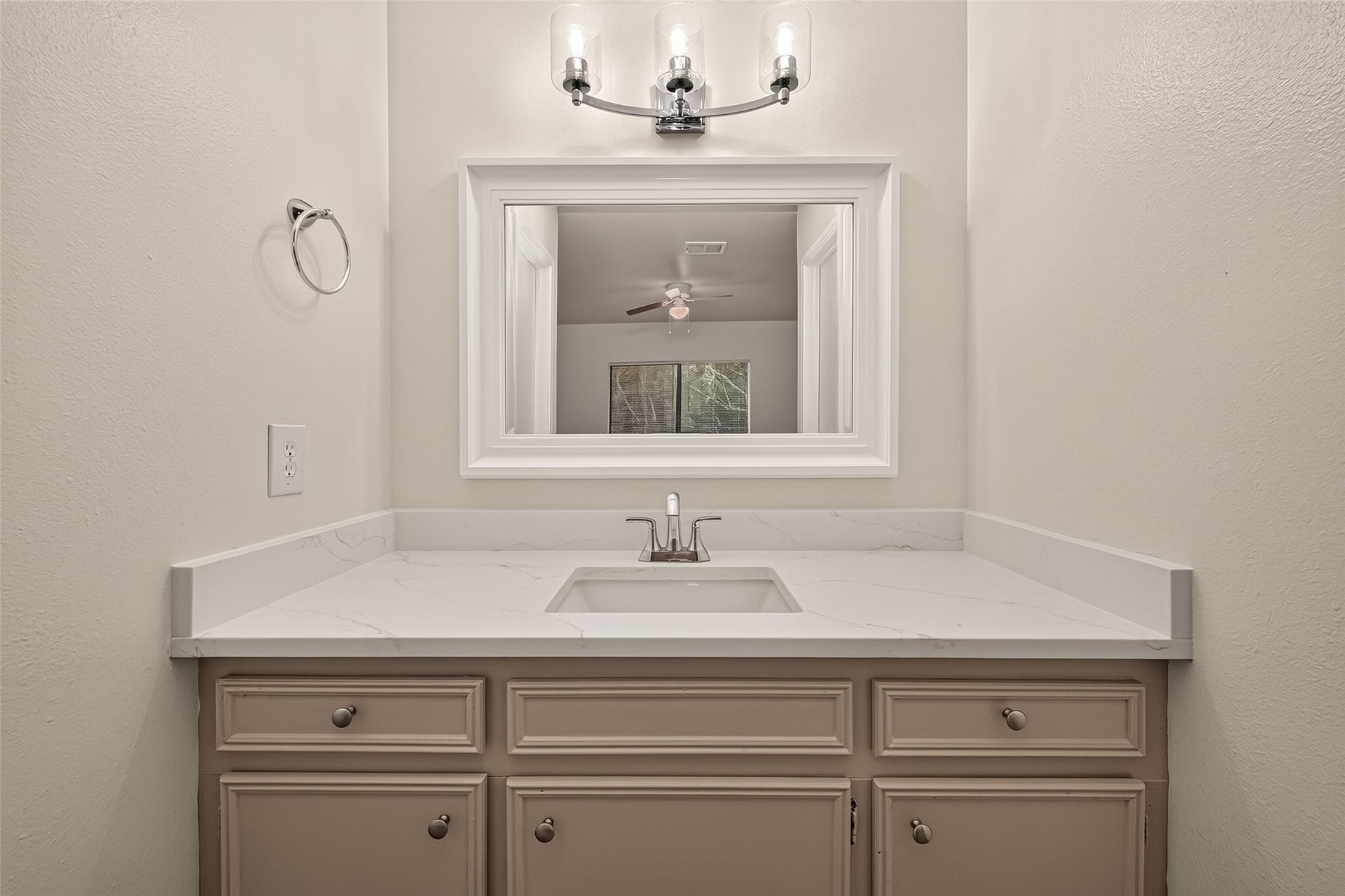 34 Green Bough Court, The Woodlands, TX 77380 34 Green Bough Court, The Woodlands, TX 77380