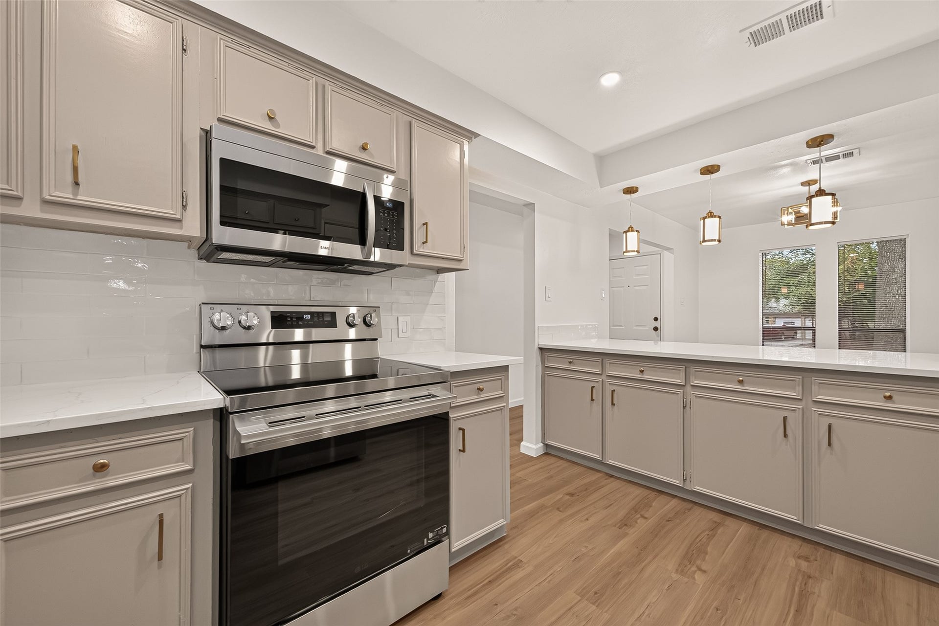 34 Green Bough Court, The Woodlands, TX 77380 34 Green Bough Court, The Woodlands, TX 77380