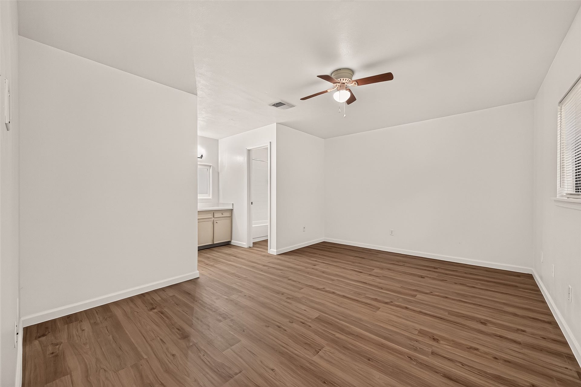 34 Green Bough Court, The Woodlands, TX 77380 34 Green Bough Court, The Woodlands, TX 77380