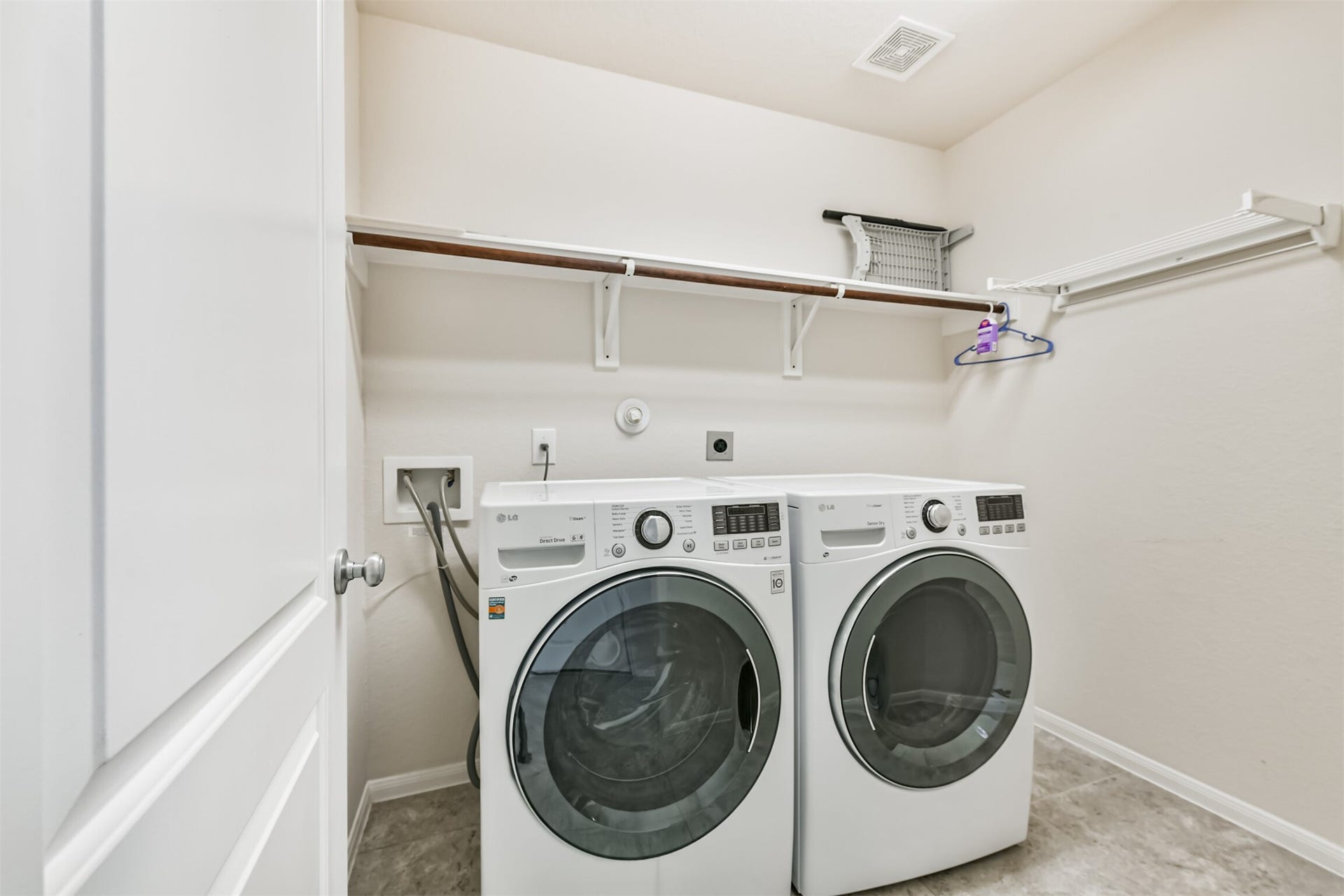 2811 Afton Drive, Pearland, TX 77581 Convenient first-floor laundry room for easy access and efficiency.