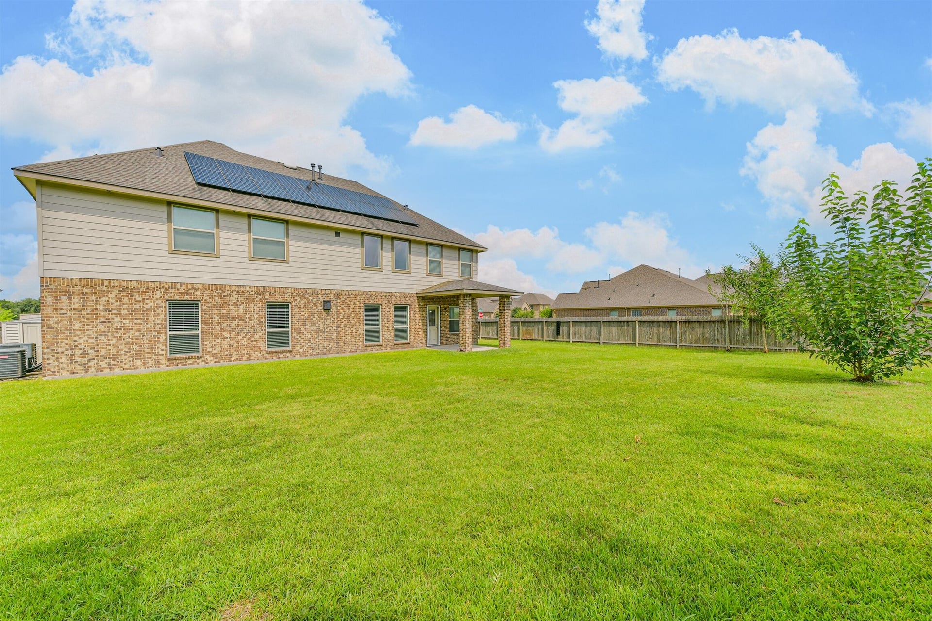 2811 Afton Drive, Pearland, TX 77581 Spacious backyard. Your dream outdoor space is right here!
