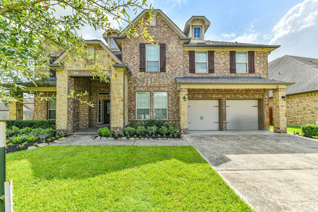 2811 Afton Drive, Pearland, TX 77581 Welcome to Your Happy Place!