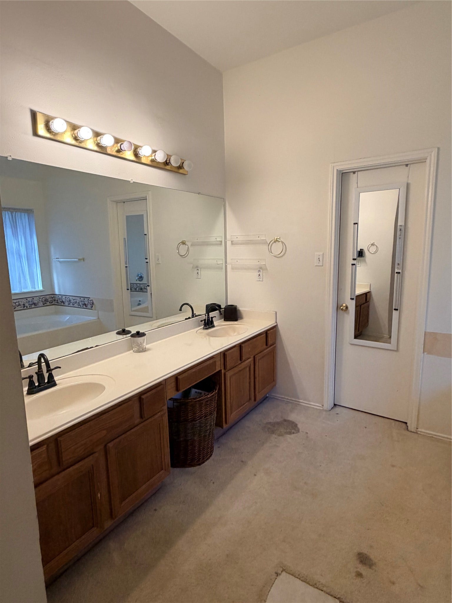 232 N Ranch House Road, Angleton, TX 77515 232 N Ranch House Road, Angleton, TX 77515