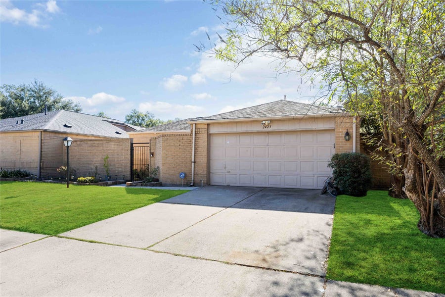 Property photo for 2423 Prides Crossing Road, Houston, TX