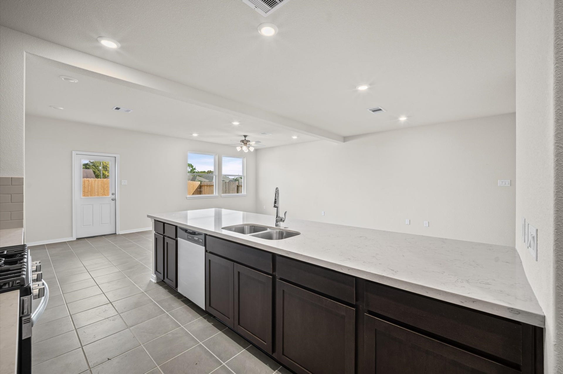 1369 Mixander Way, La Porte, TX 77571
