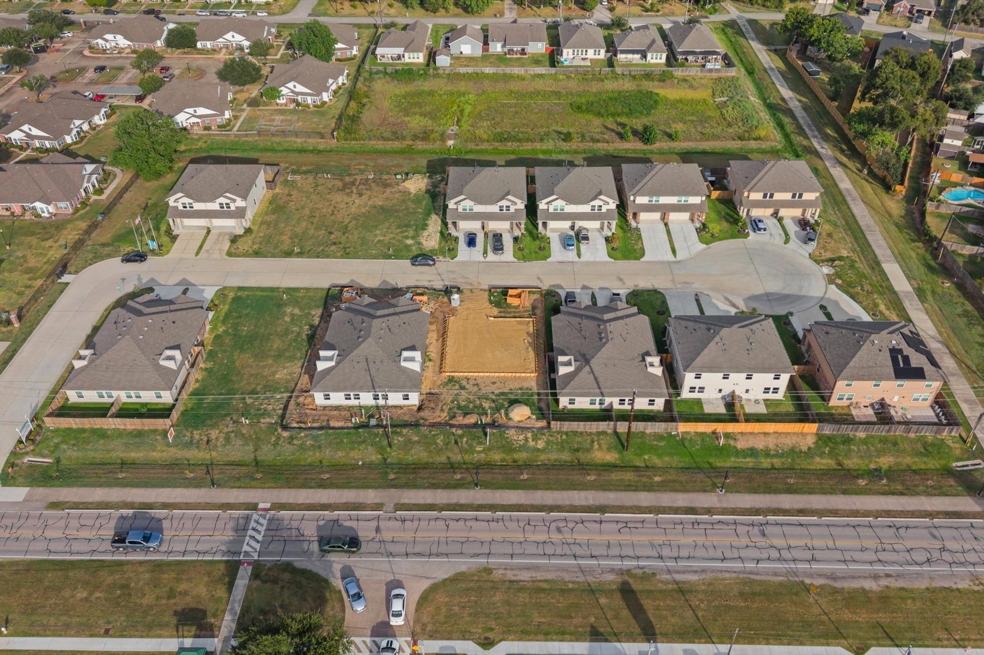 1369 Mixander Way, La Porte, TX 77571