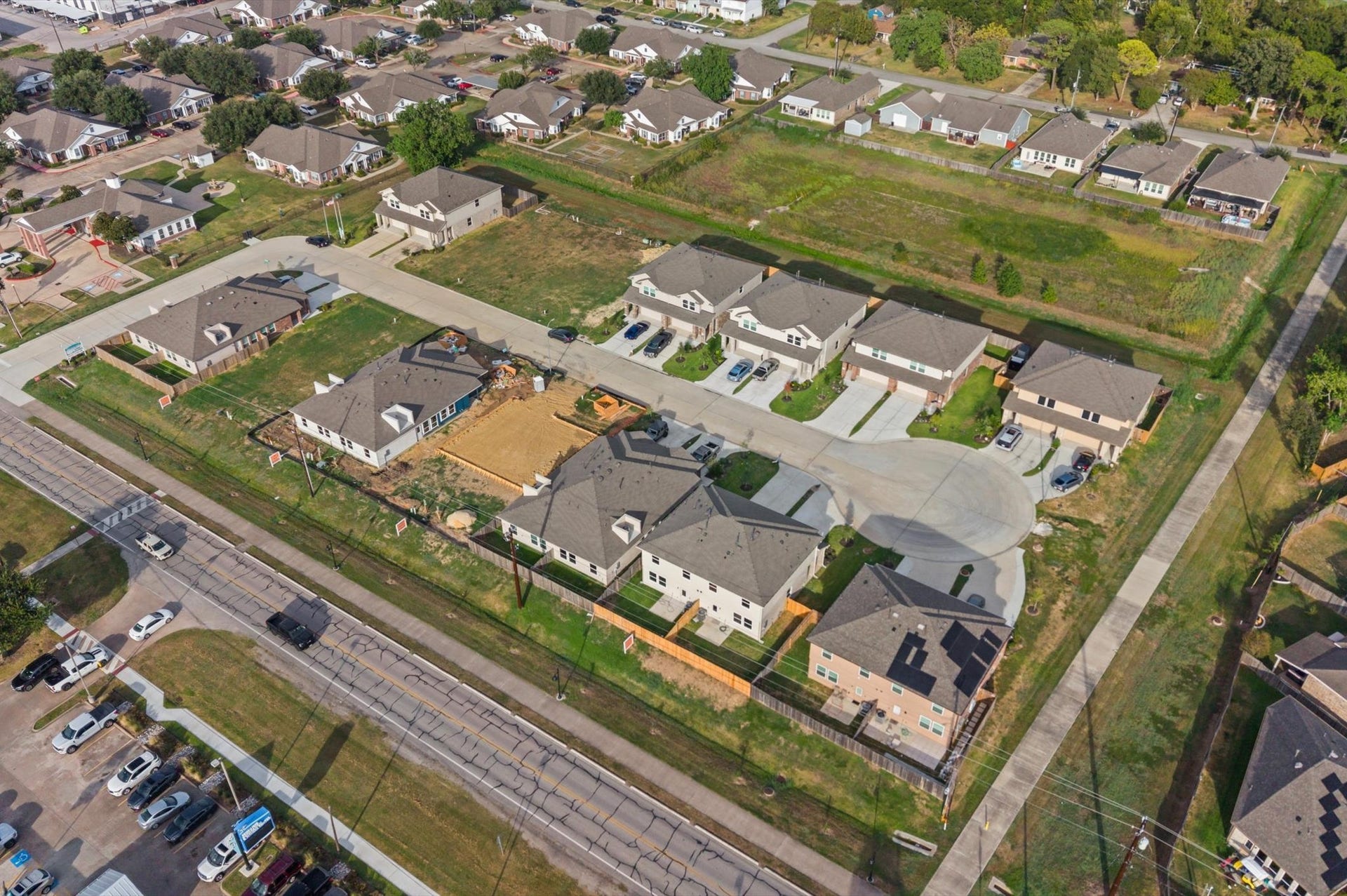 1369 Mixander Way, La Porte, TX 77571