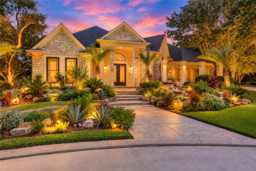 Property photo for 1510 Victoria Way, Friendswood, TX
