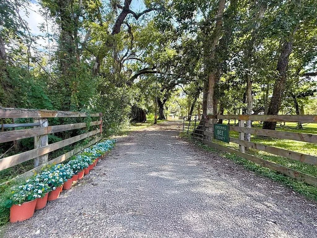 209 River Road, Angleton, TX 77515 209 River Road, Angleton, TX 77515