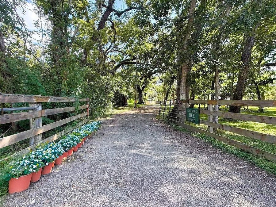 Property photo for 209 River Road, Angleton, TX