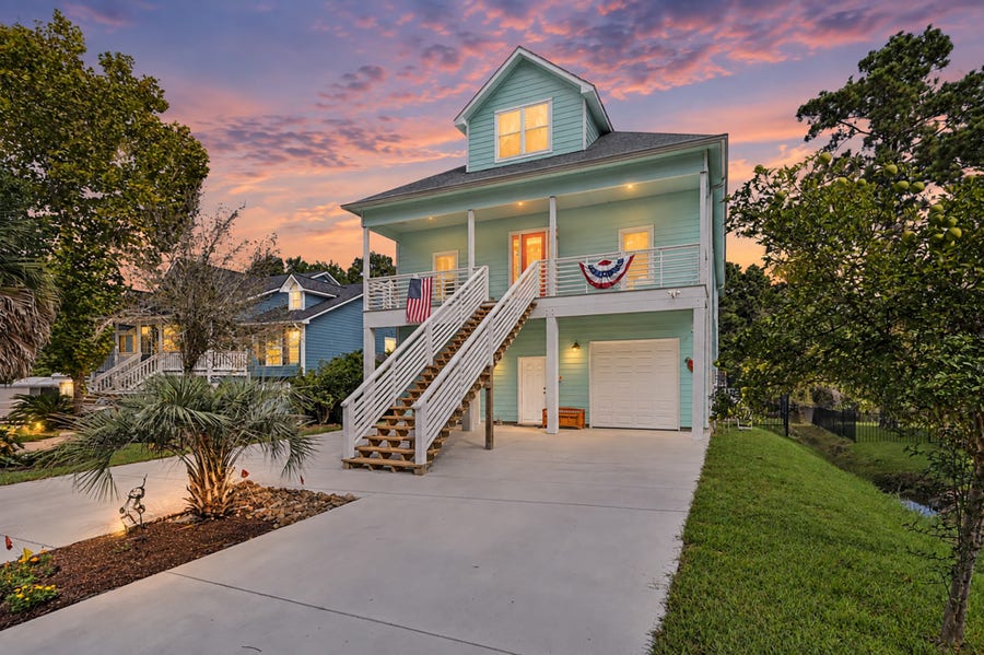Property photo for 915 N Hunting Tower Run, Conroe, TX