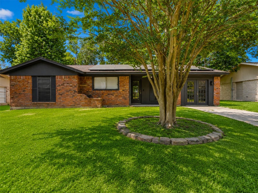 Property photo for 807 Dr Martin Luther King Jr Place N, Conroe, TX