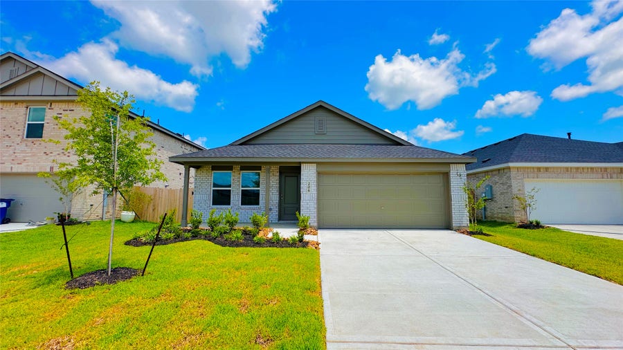Property photo for 206 Amy Street, Angleton, TX