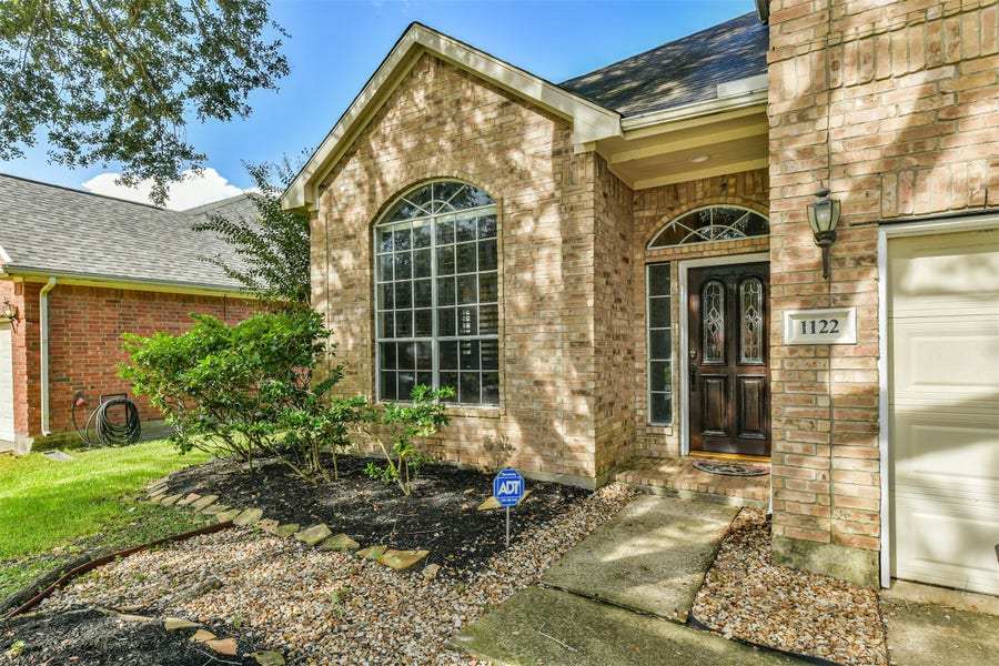 Property photo for 1122 Sussex Trail, Pearland, TX