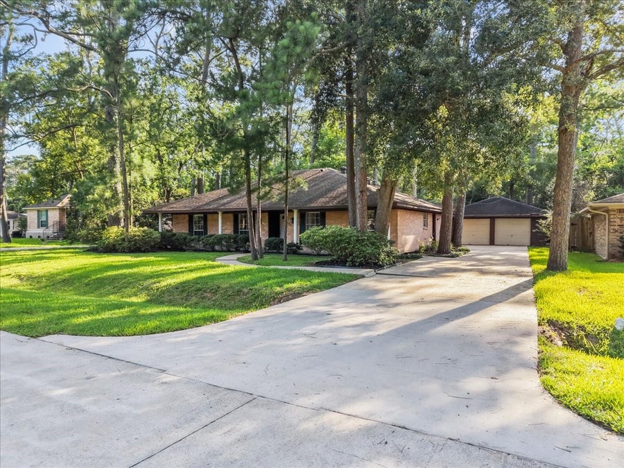 Property photo for 5207 Longshadow Drive, Dickinson, TX