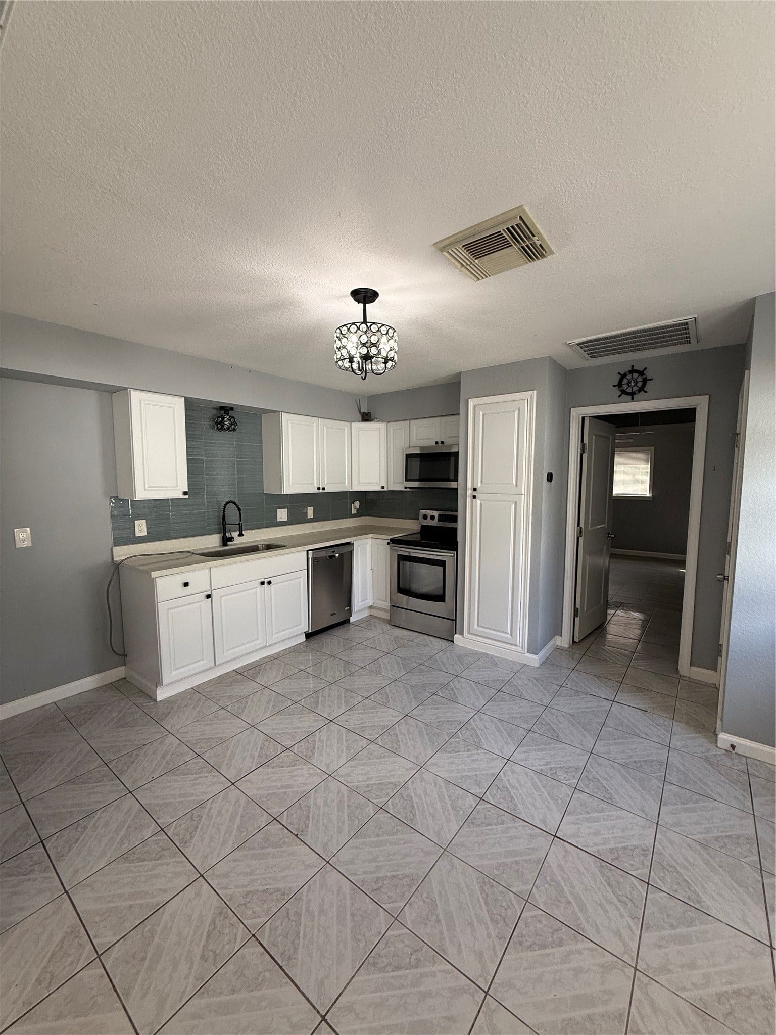 13810 Northlake Drive, Houston, TX 77049