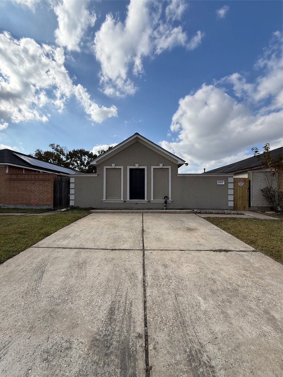 Property photo for 13810 Northlake Drive, Houston, TX