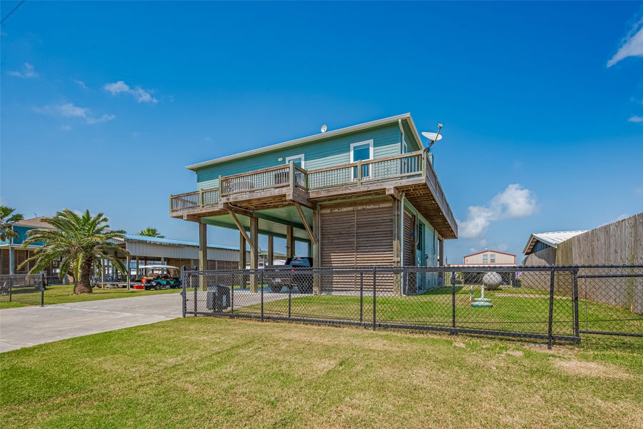 Property photo for 1126 Island Boulevard, Crystal Beach, TX