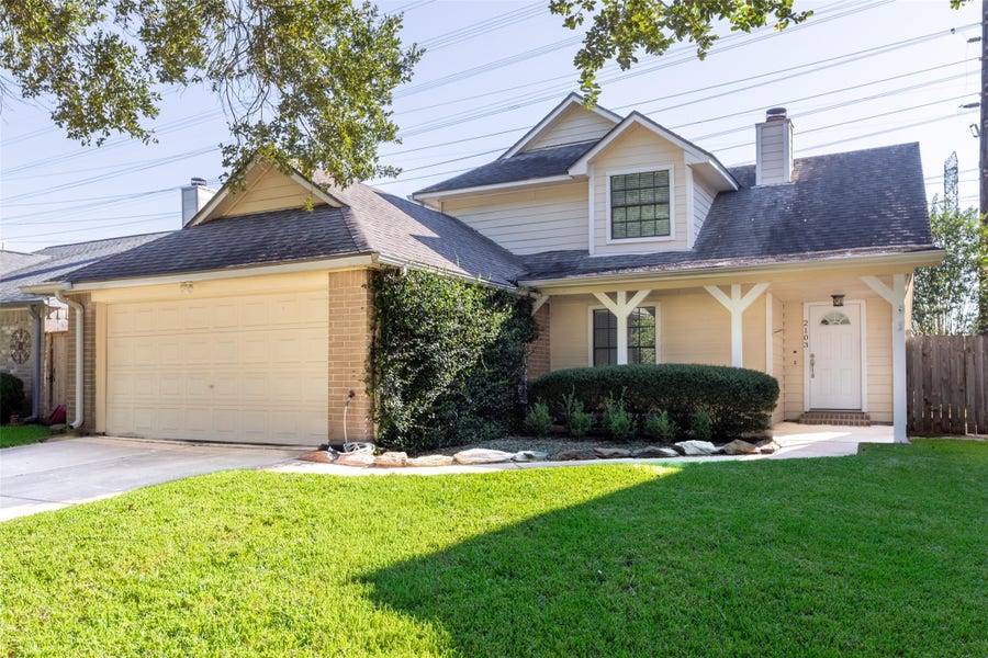 Property photo for 2103 Creekshire Drive, Sugar Land, TX