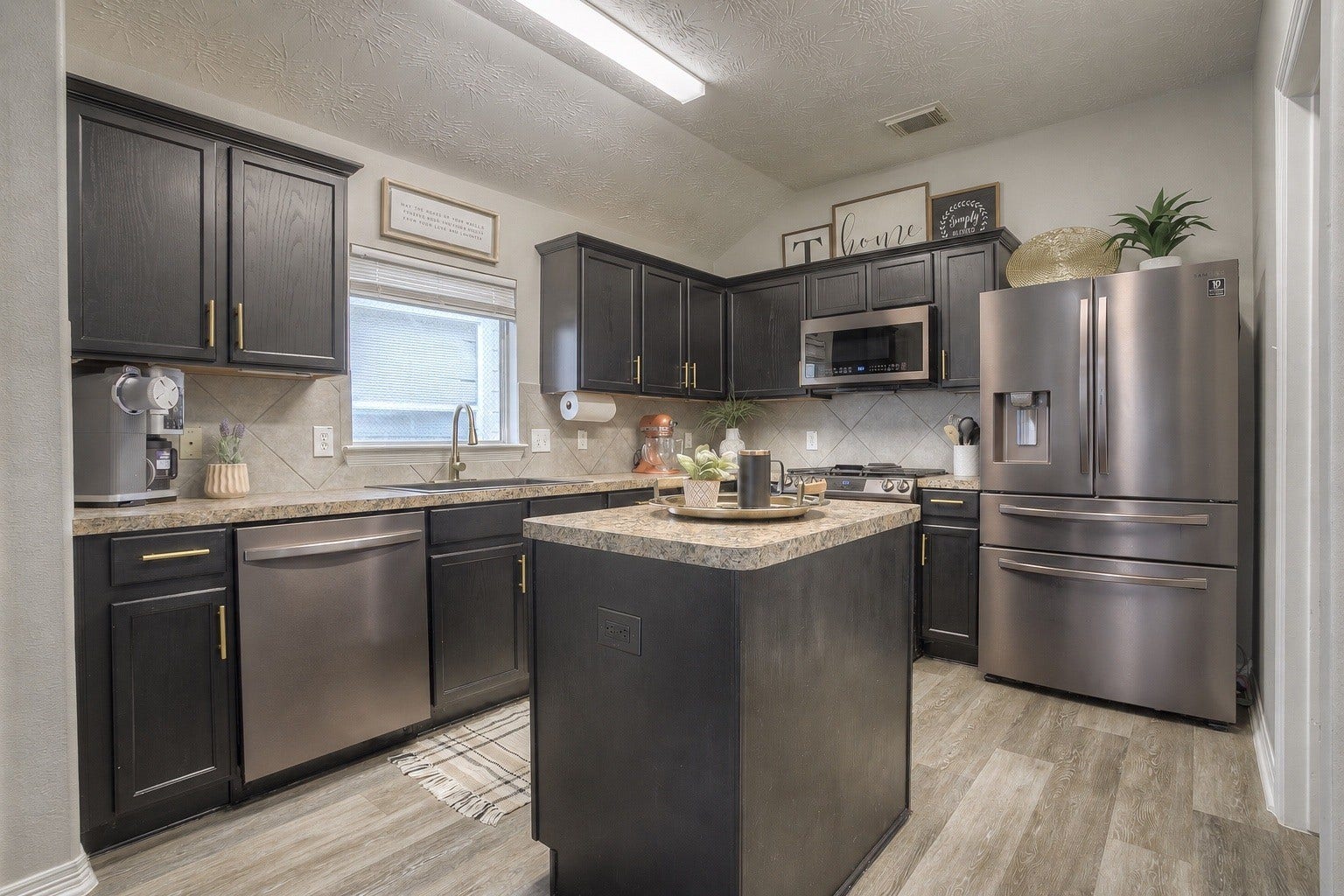 5049 Willow Point Drive, Conroe, TX 77303 5049 Willow Point Drive, Conroe, TX 77303