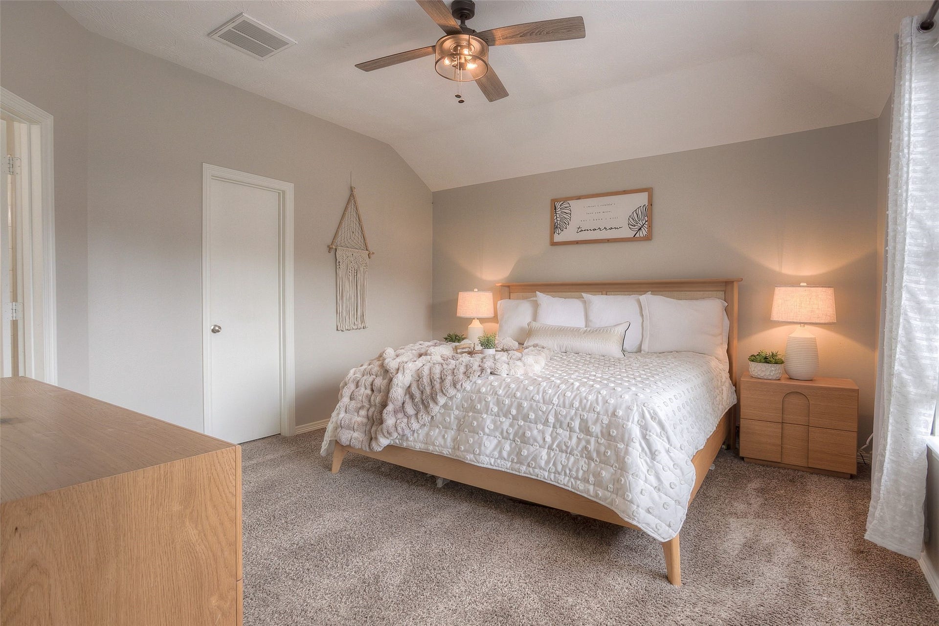 5049 Willow Point Drive, Conroe, TX 77303 5049 Willow Point Drive, Conroe, TX 77303