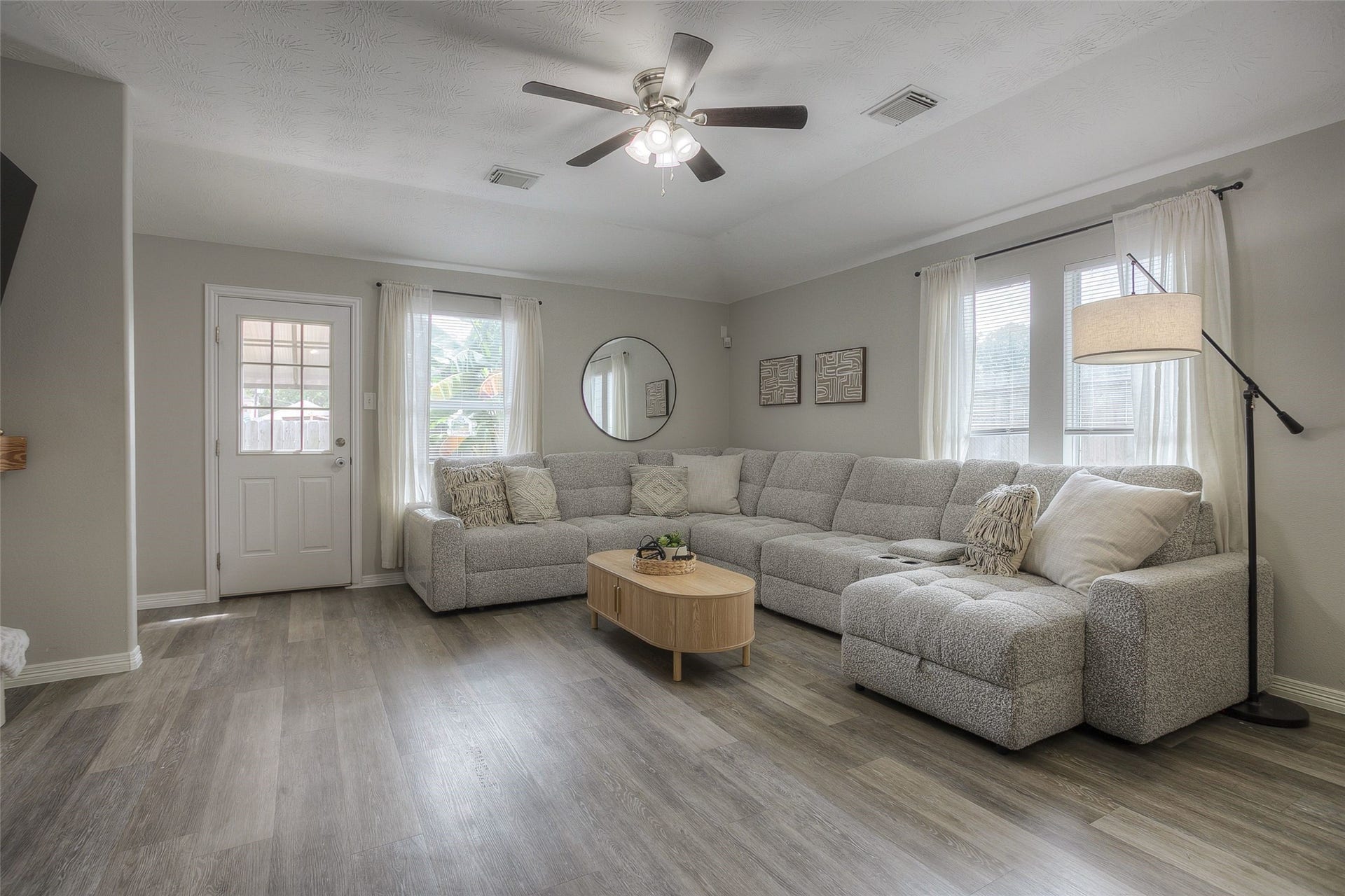 5049 Willow Point Drive, Conroe, TX 77303 5049 Willow Point Drive, Conroe, TX 77303