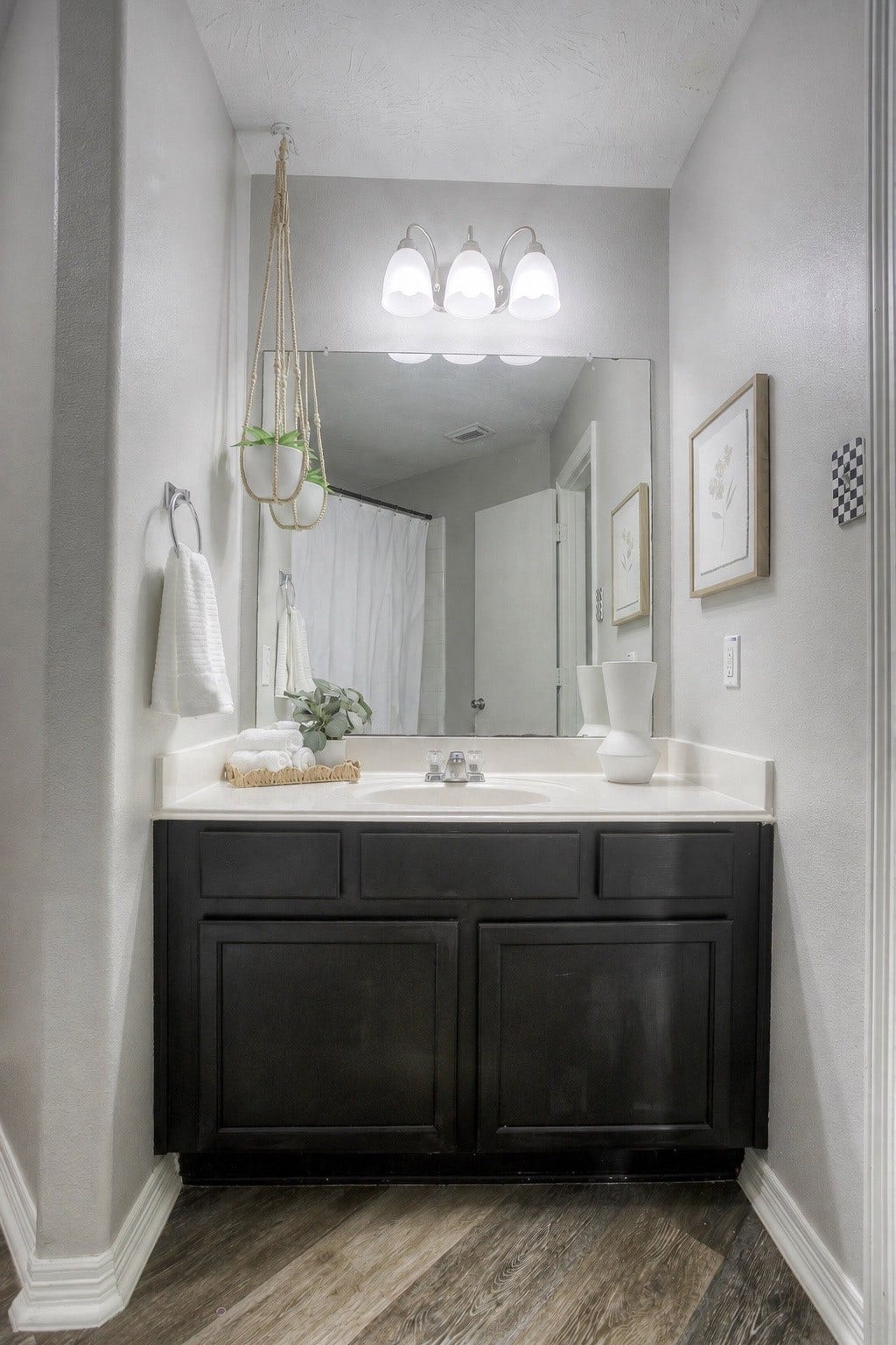 5049 Willow Point Drive, Conroe, TX 77303 5049 Willow Point Drive, Conroe, TX 77303