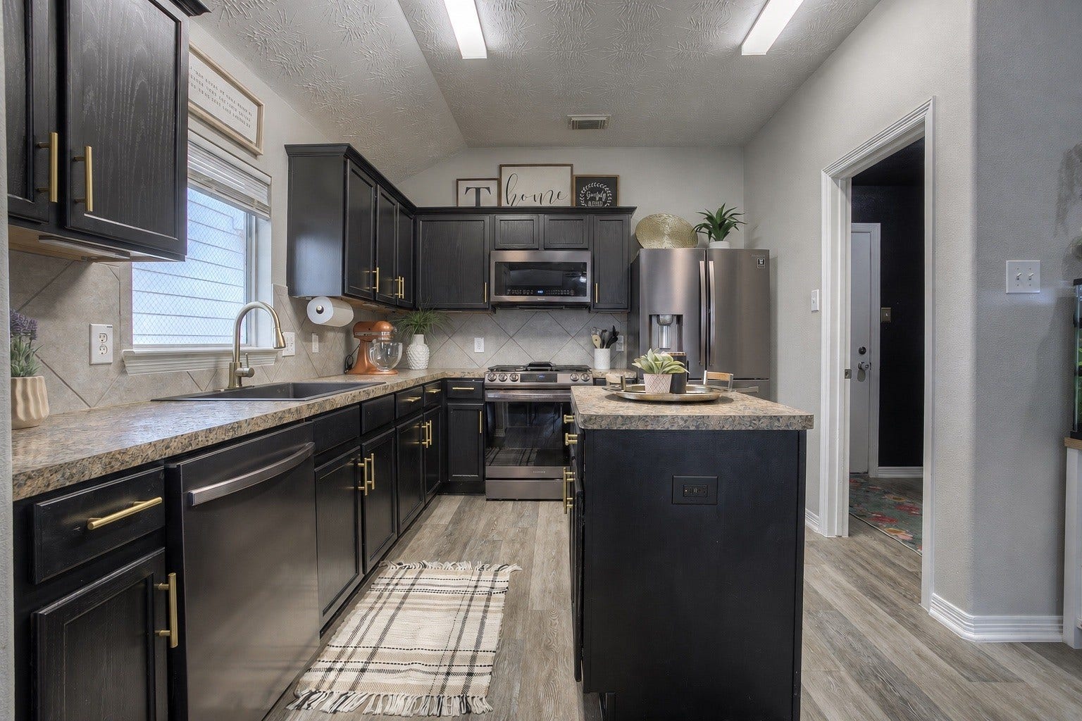 5049 Willow Point Drive, Conroe, TX 77303 5049 Willow Point Drive, Conroe, TX 77303