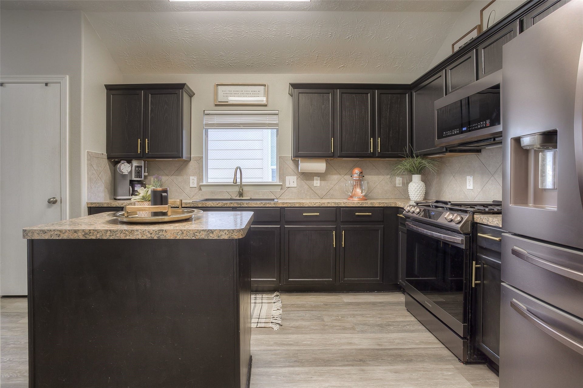 5049 Willow Point Drive, Conroe, TX 77303 5049 Willow Point Drive, Conroe, TX 77303