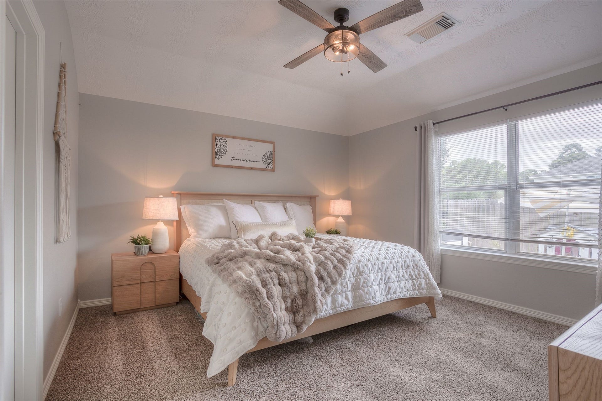5049 Willow Point Drive, Conroe, TX 77303 5049 Willow Point Drive, Conroe, TX 77303