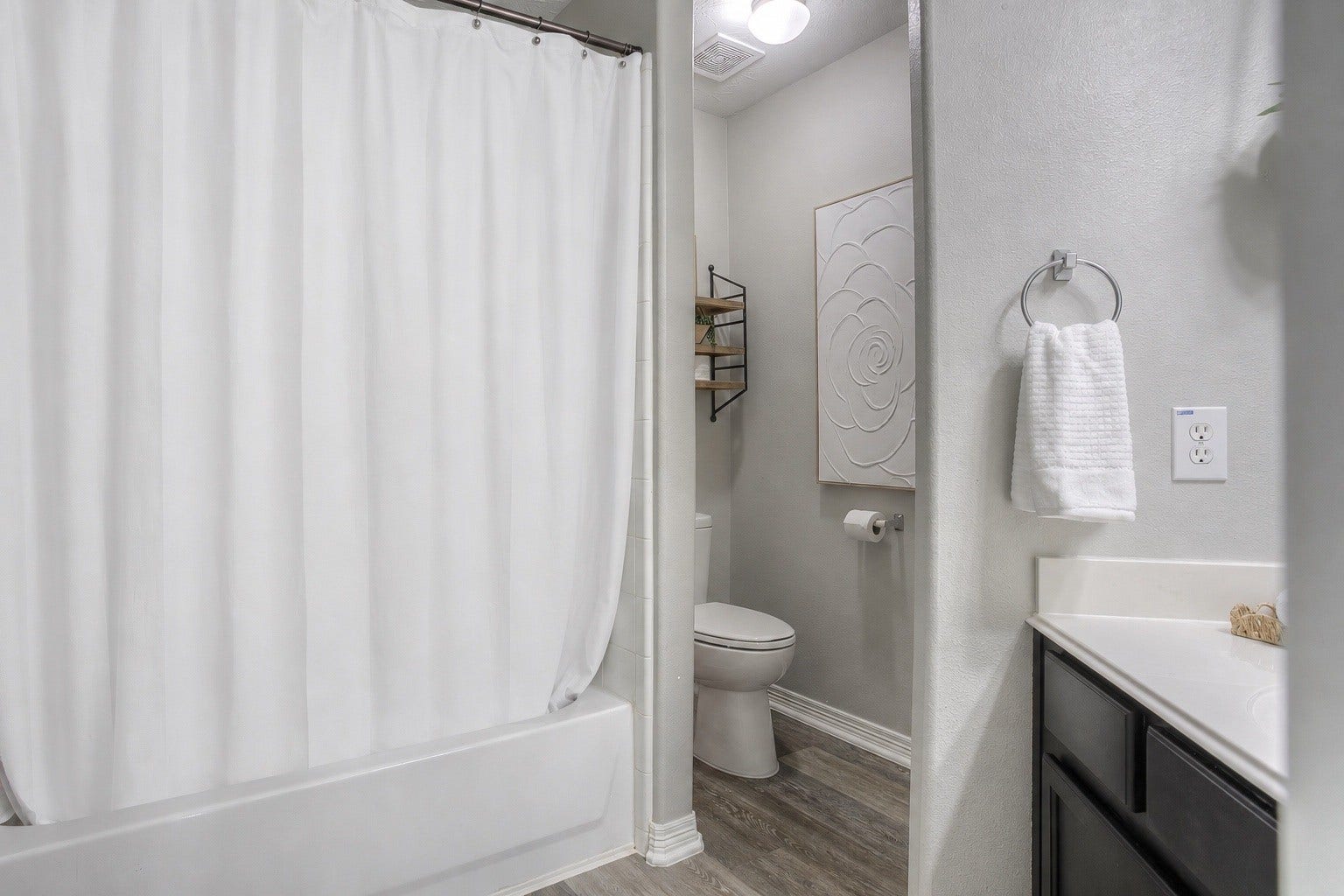 5049 Willow Point Drive, Conroe, TX 77303 5049 Willow Point Drive, Conroe, TX 77303